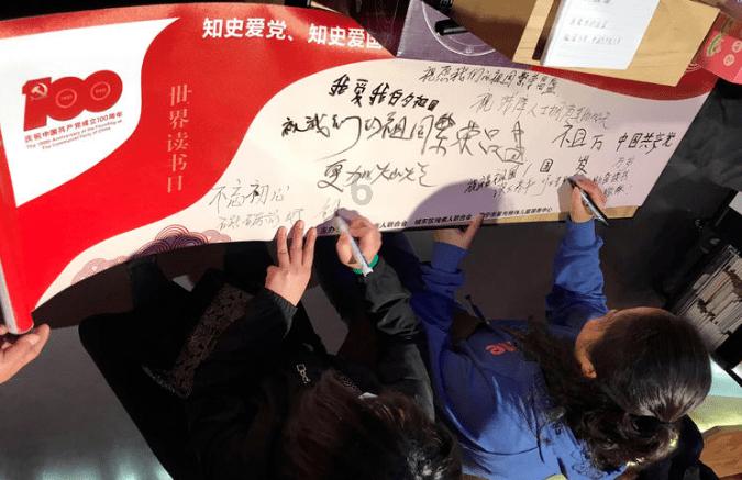 水箱进机油，机油里没水，散热器总成，缸体也换了，还是不行是什么原因？游戏画面